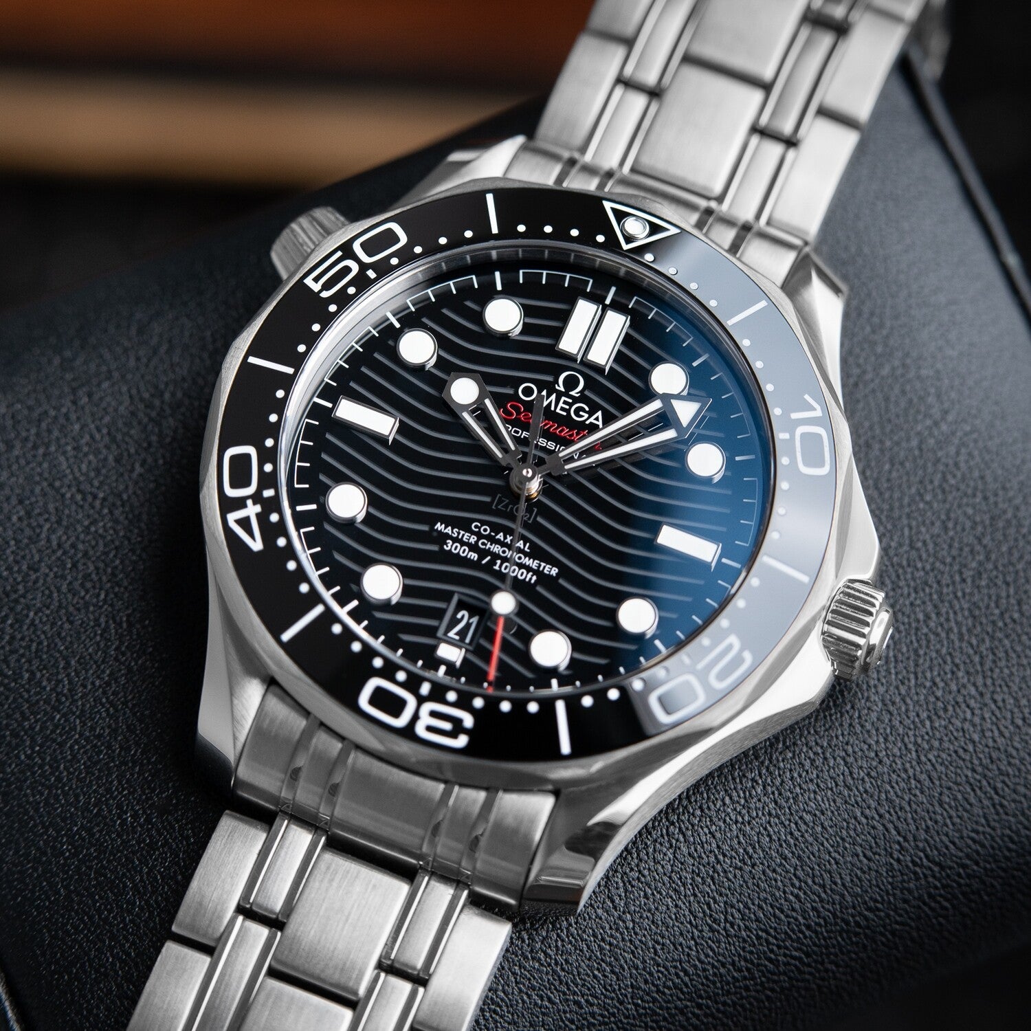 seamaster diver wave-pattern dial