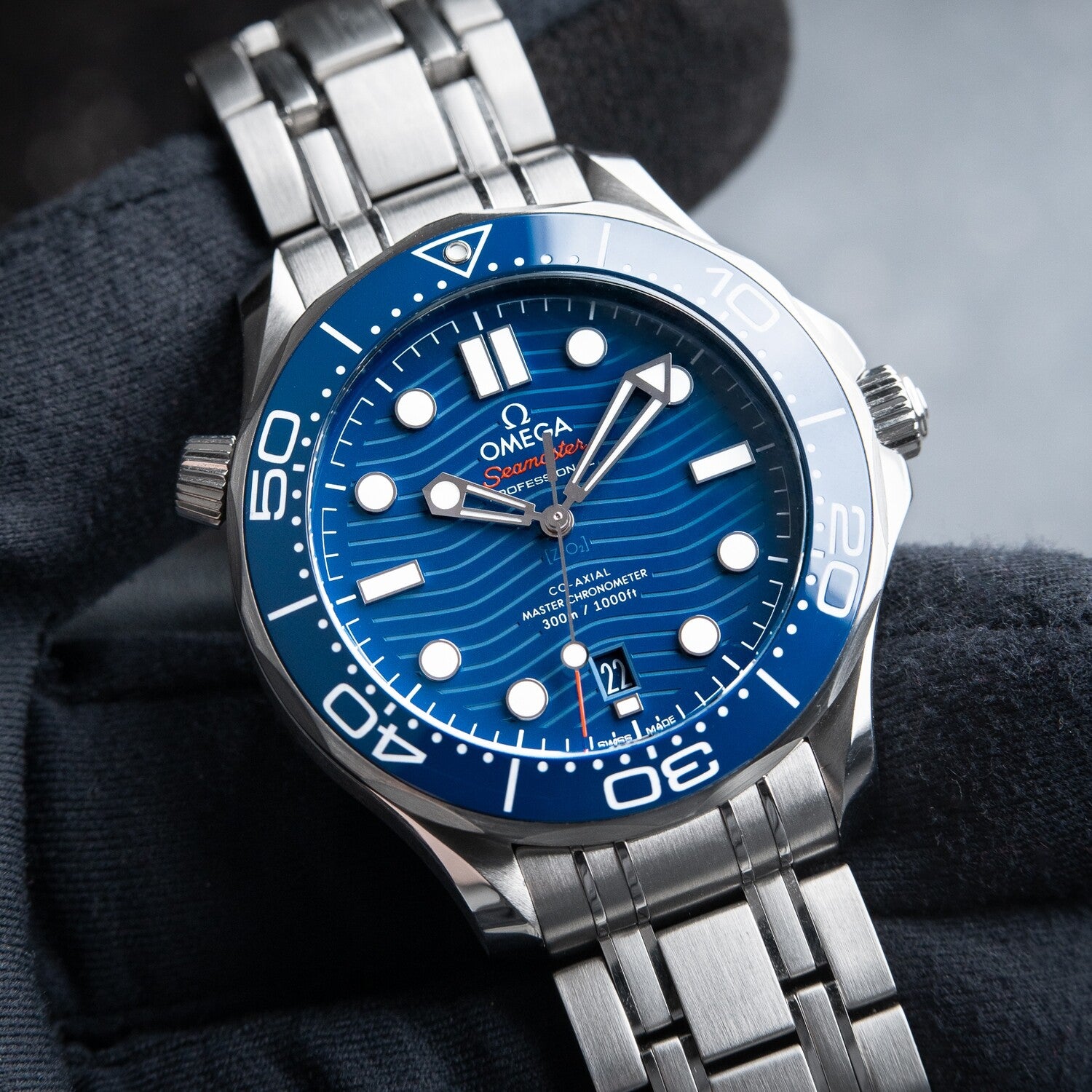 seamaster diver wave-pattern dial