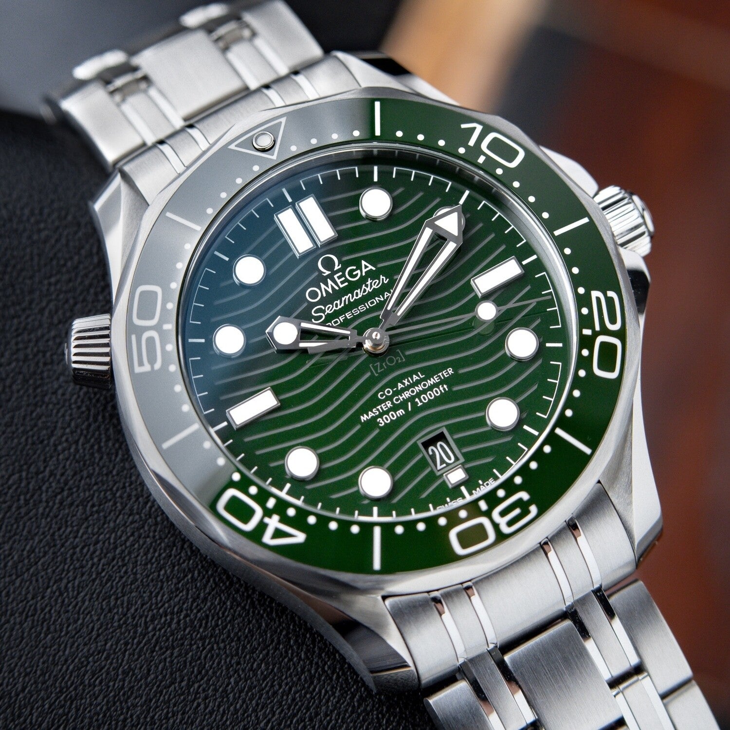 seamaster diver wave-pattern dial