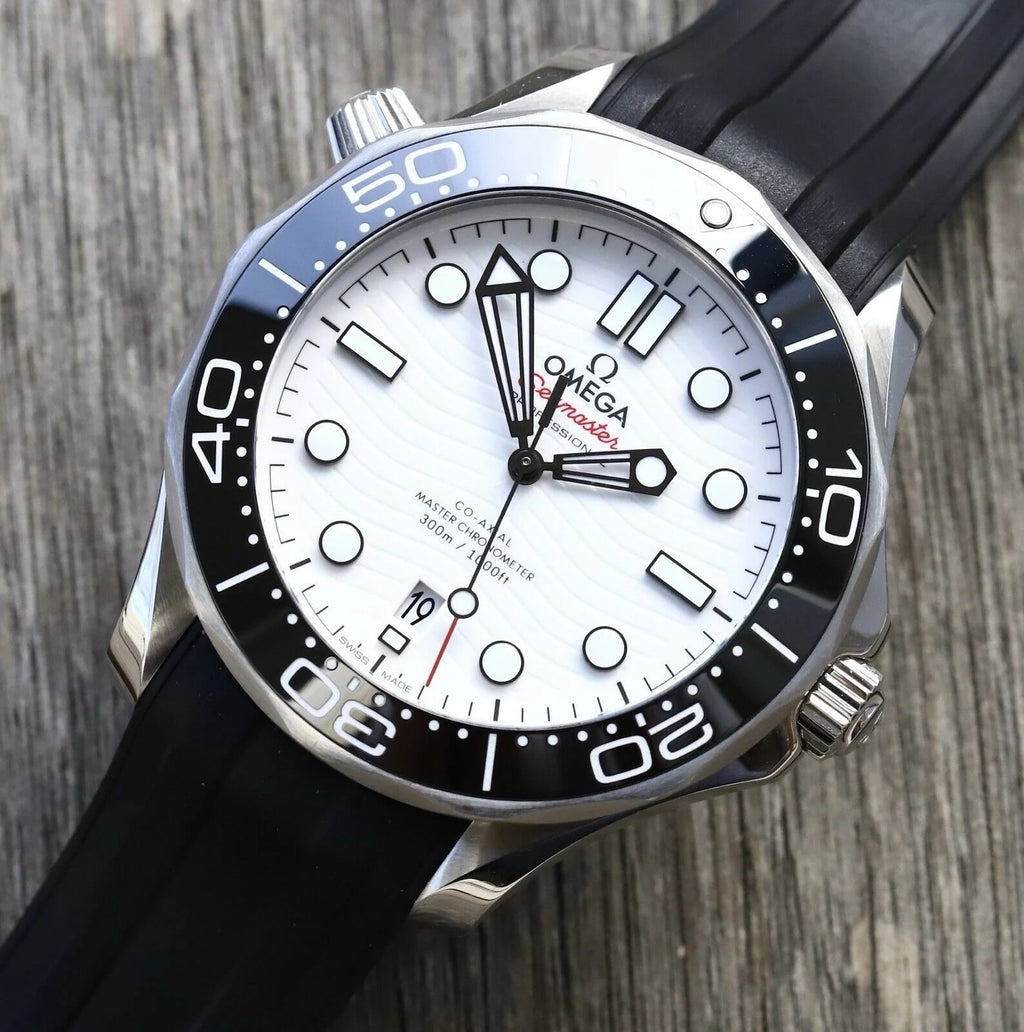 seamaster diver wave-pattern dial