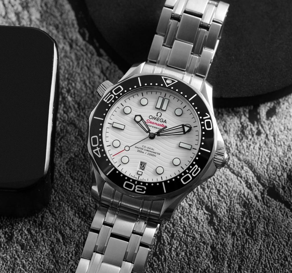 seamaster diver wave-pattern dial